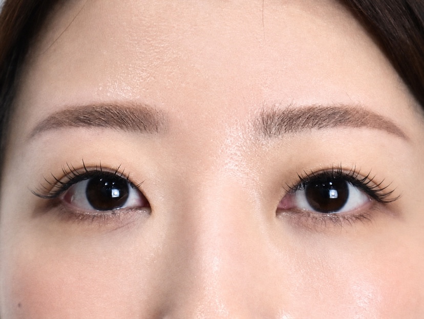 自然なカールと整った眉で、お顔になじむ目元の仕上がり例